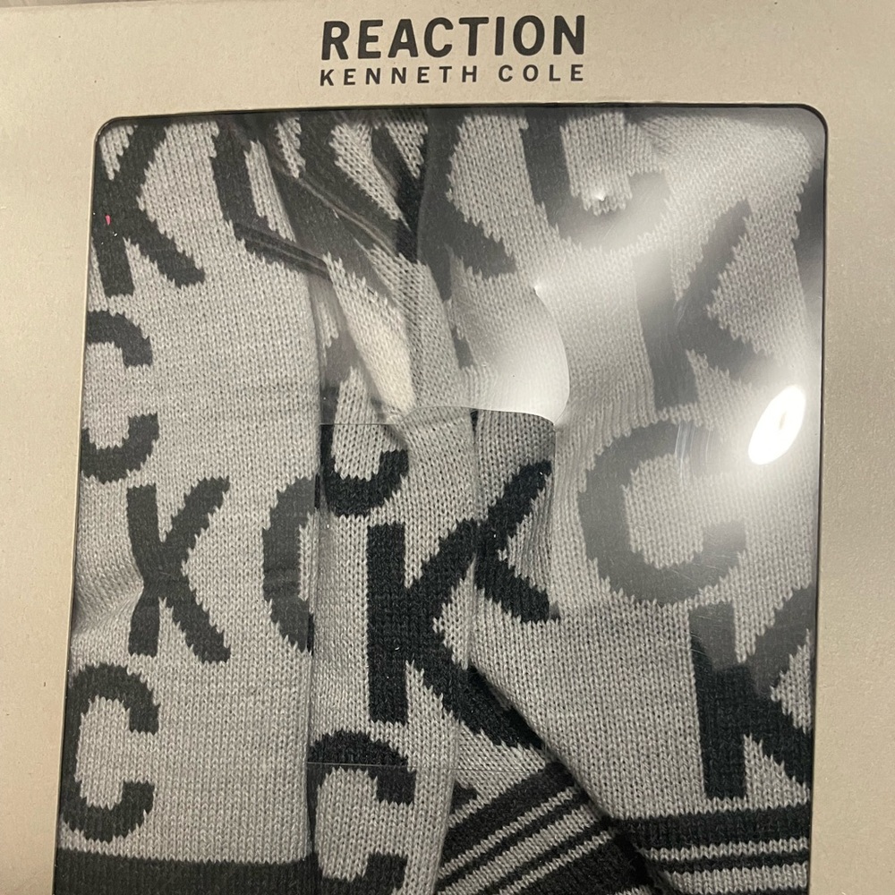 Kenneth Cole hat and scarf set